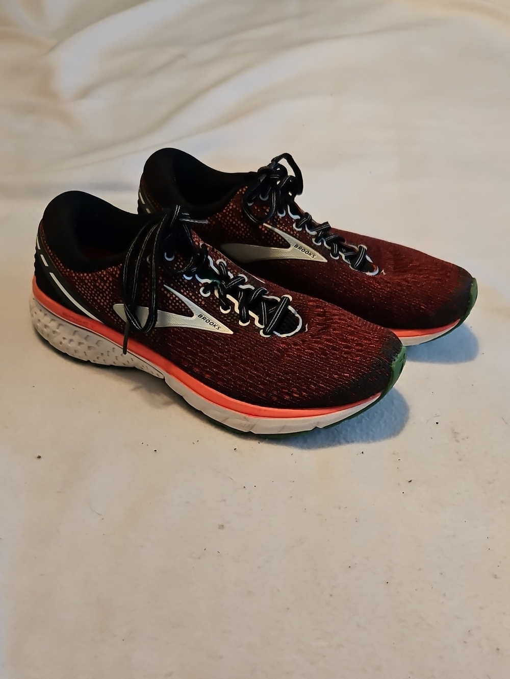 Brooks Ghost 11 Running Shoes In Red/Pink And Black